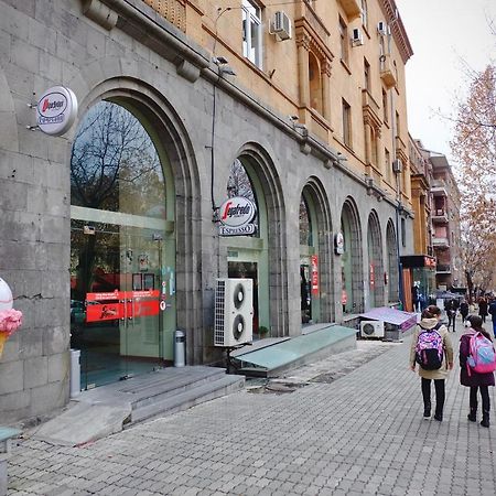 Abovyan 36 Apt & Tour エレバン エクステリア 写真