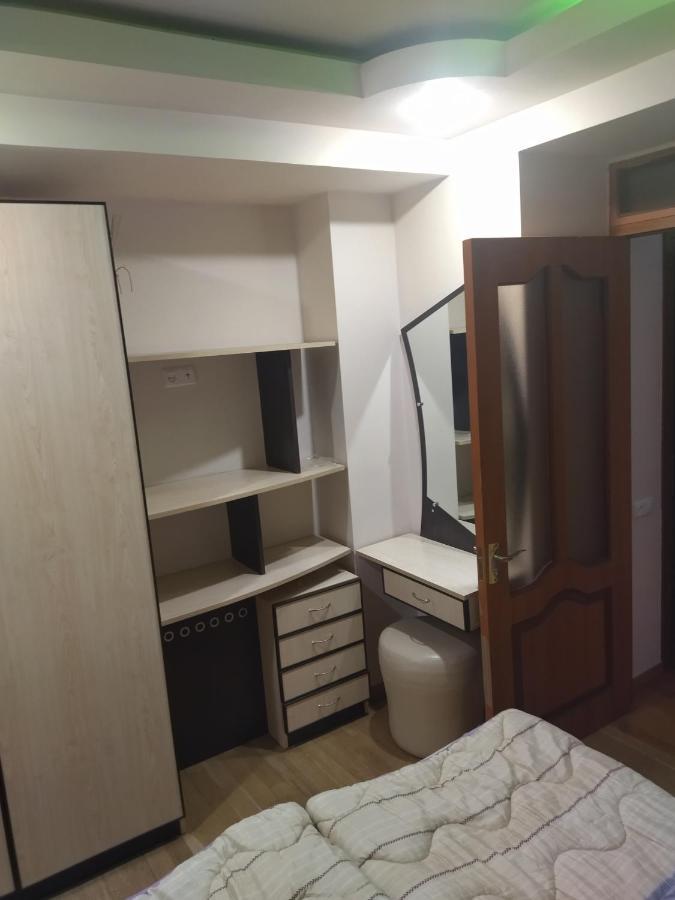 Abovyan 36 Apt & Tour エレバン エクステリア 写真