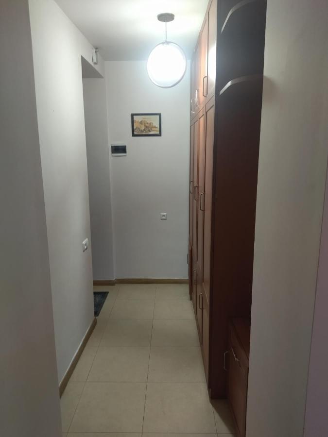Abovyan 36 Apt & Tour エレバン エクステリア 写真