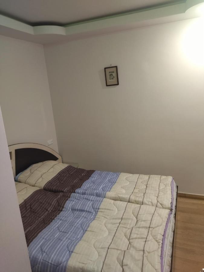 Abovyan 36 Apt & Tour エレバン エクステリア 写真