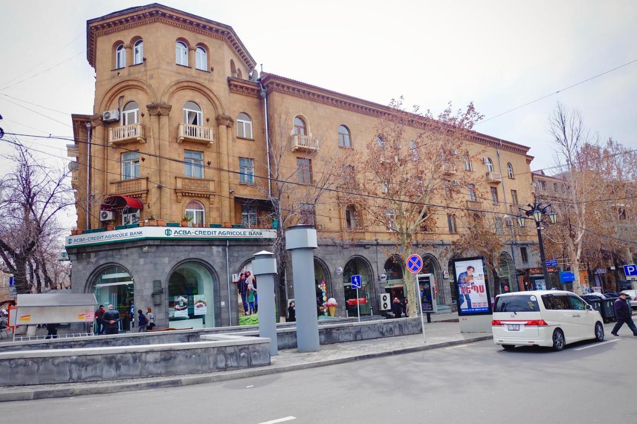 Abovyan 36 Apt & Tour エレバン エクステリア 写真