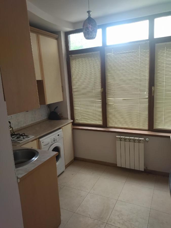 Abovyan 36 Apt & Tour エレバン エクステリア 写真