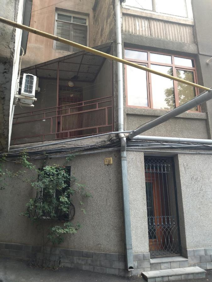 Abovyan 36 Apt & Tour エレバン エクステリア 写真